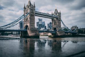 London Bridge, representing updated travel status for Canadians travelling to the UK