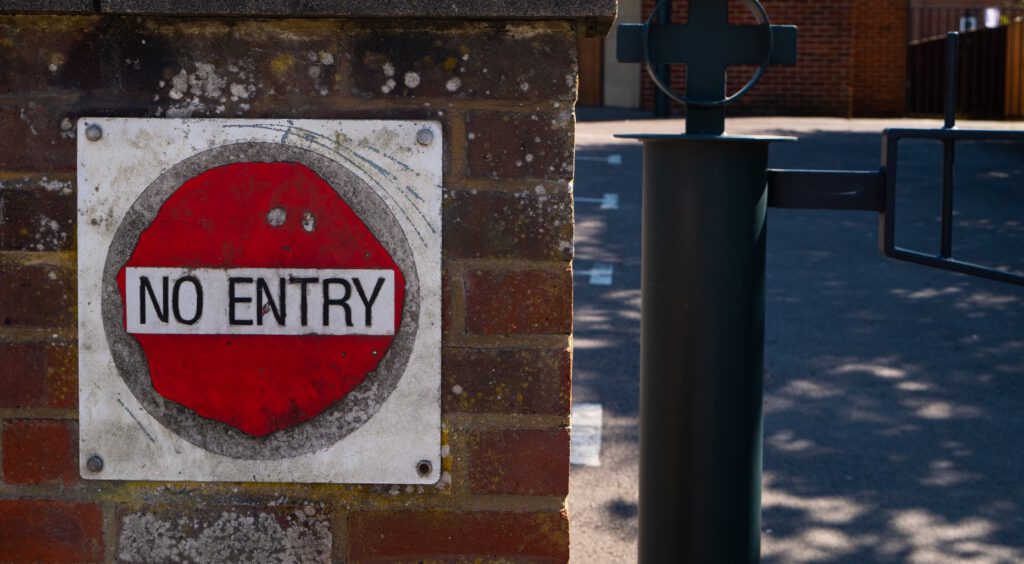 A no entry sign representing traveller inadmissibility into Canada