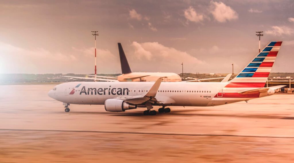 An American Airlines plane representing upcoming relaxed travel restrictions when travelling to the US by air.
