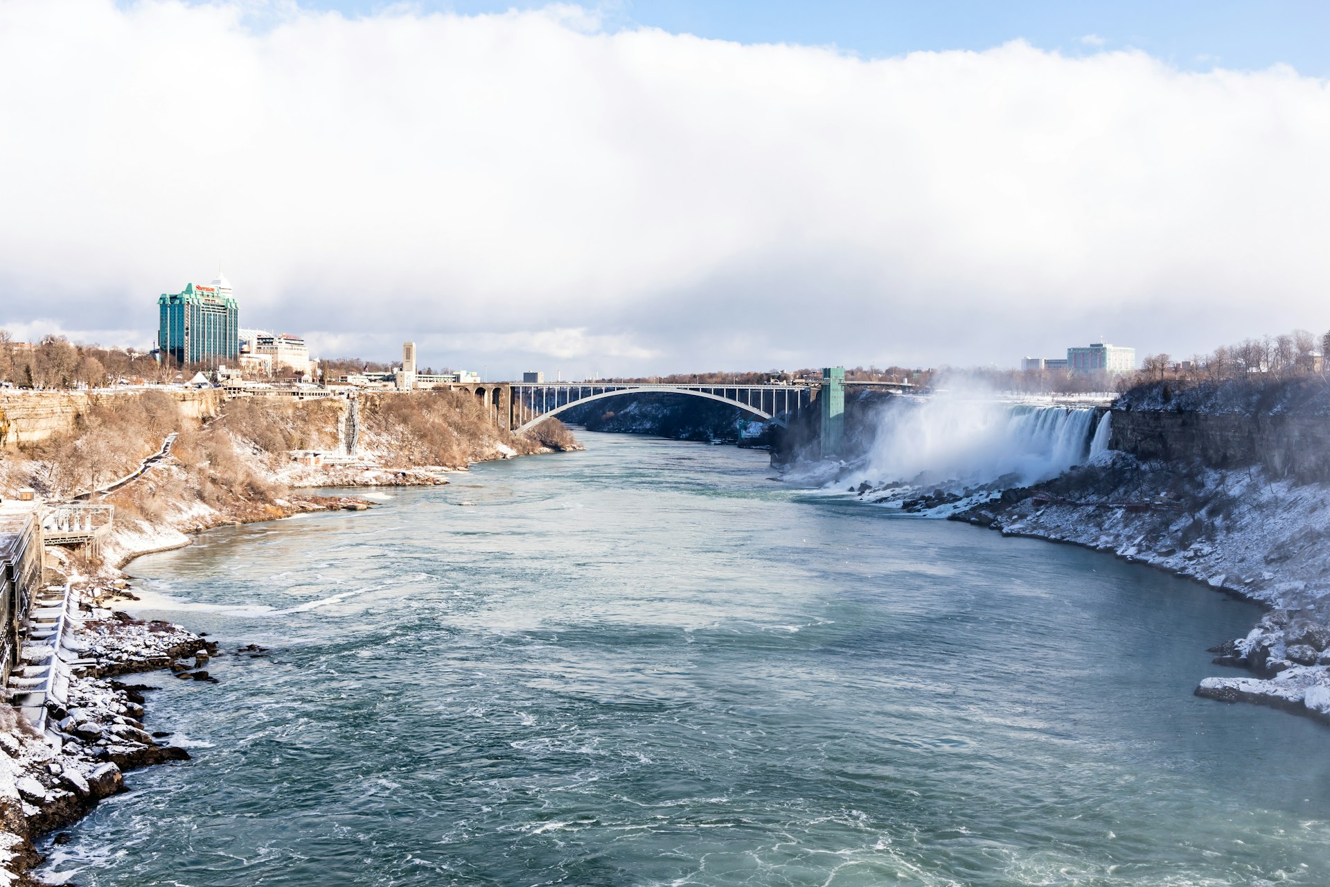 Canada and USA border at Niagara Falls